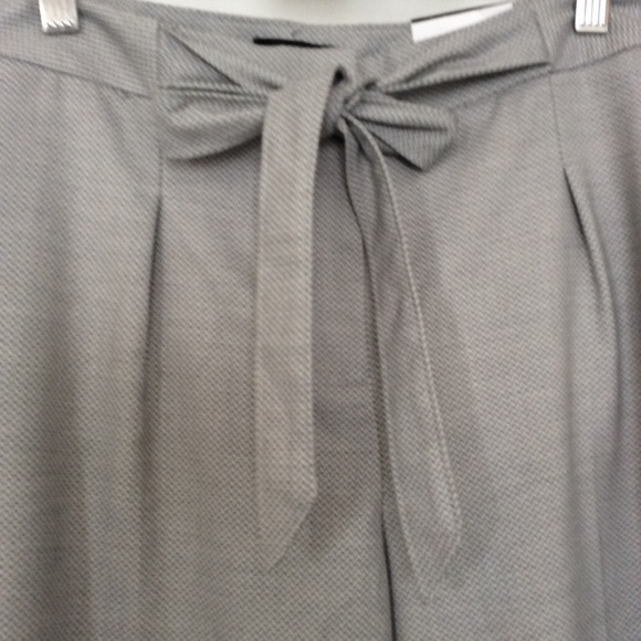 ⭐️HP⭐️NWT WHBM Petite Wide Leg Crop Pants - Picture 9 of 9